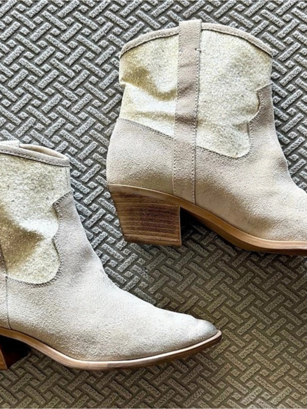 Dolce vita Pointed Toe Heeled Boots in Cream US 9.5